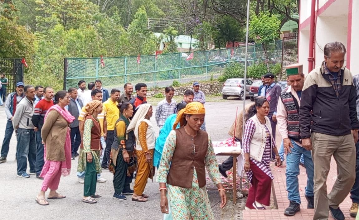 रामपुर में अंतरराष्ट्रीय मजदूर दिवस पर आयोजित कार्यक्रम में मजदूर संगठनों के सदस्य। स्रोत : सीट