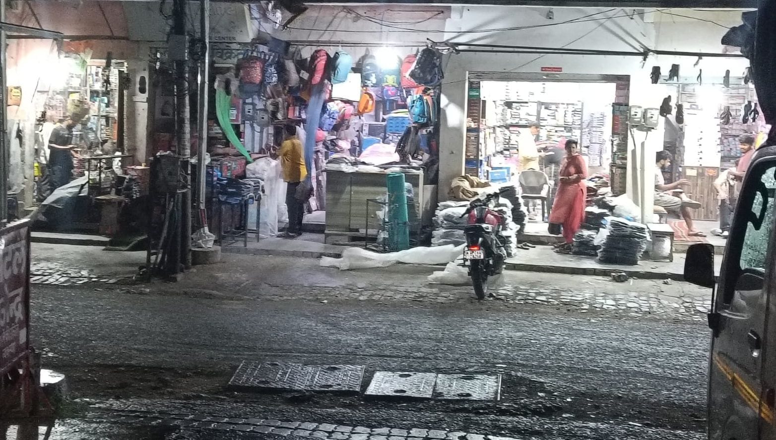 दहगवां में आयी आंधी। संवाद दहगवां में आयी आंधी। संवाद