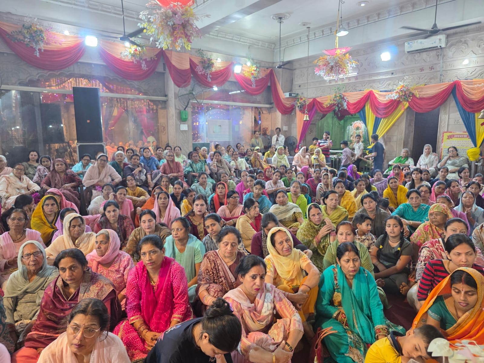 अंबाला छावनी के गोबिंद नगर स्थित श्री बांके बिहारी मंदिर में प्रवचन करते शशांक भारद्वाज। प्रवक