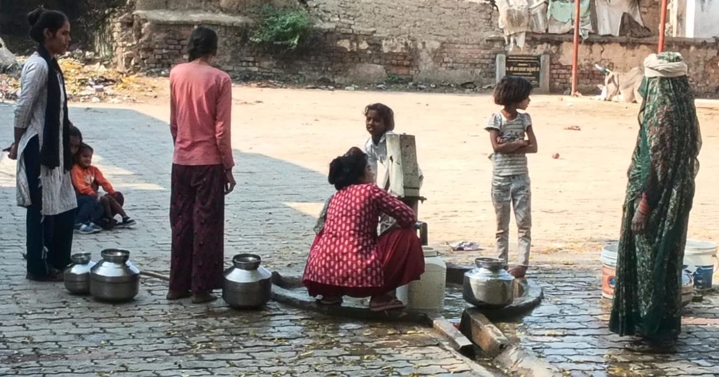 फोटो 01 एमएएचपी 01 परिचय-शिवहार ग्राम समूह पेयजल योजना से पाठा गांव में बनी पानी की टंकी। संवाद