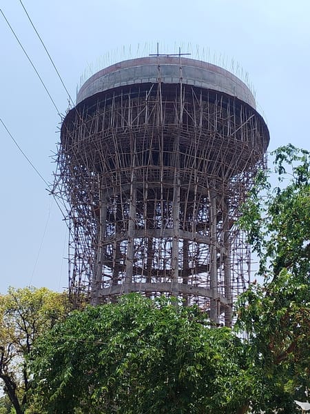 नगर पंचायत पश्चिम शरीरा के पूरब शरीरा में निर्माणाधीन पेयजल टंकी
