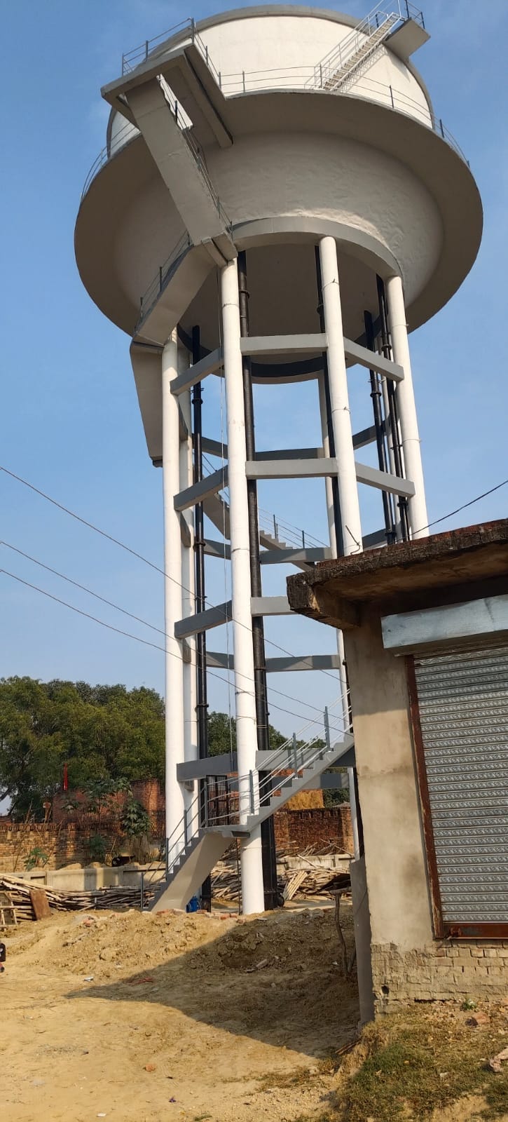 नगर पंचायत पश्चिम शरीरा के पूरब शरीरा में निर्माणाधीन पेयजल टंकी