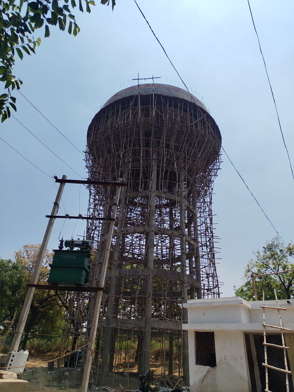 नगर पंचायत पश्चिम शरीरा के पूरब शरीरा में निर्माणाधीन पेयजल टंकी