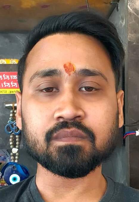 सदर बाजार स्थित एक होटल पर व्यावसायिक सिलिंडर का उपयोग करता कर्मचारी। संवाद सदर बाजार स्थित एक होटल पर व्यावसायिक सिलिंडर का उपयोग करता कर्मचारी। संवाद