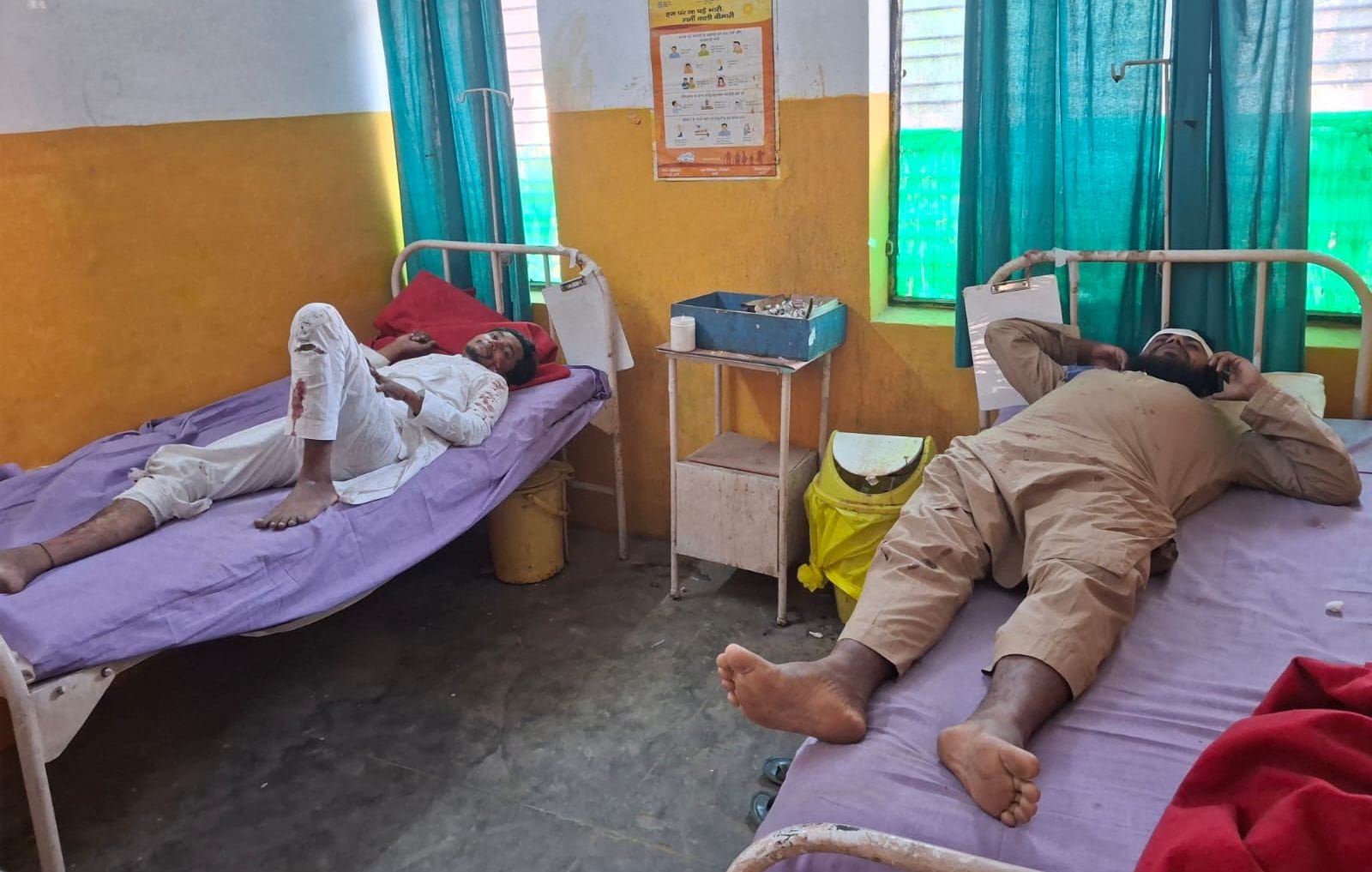 फोटो-13- मार्ग दुर्घटना में क्षतिग्रस्त वैन। संवाद फोटो-13- मार्ग दुर्घटना में क्षतिग्रस्त वैन। संवाद