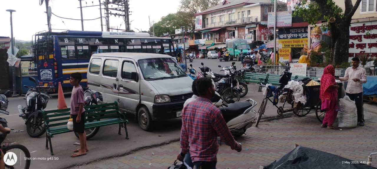 -जोगिंद्र ठाकुर, सुजानपुर निवासी।
