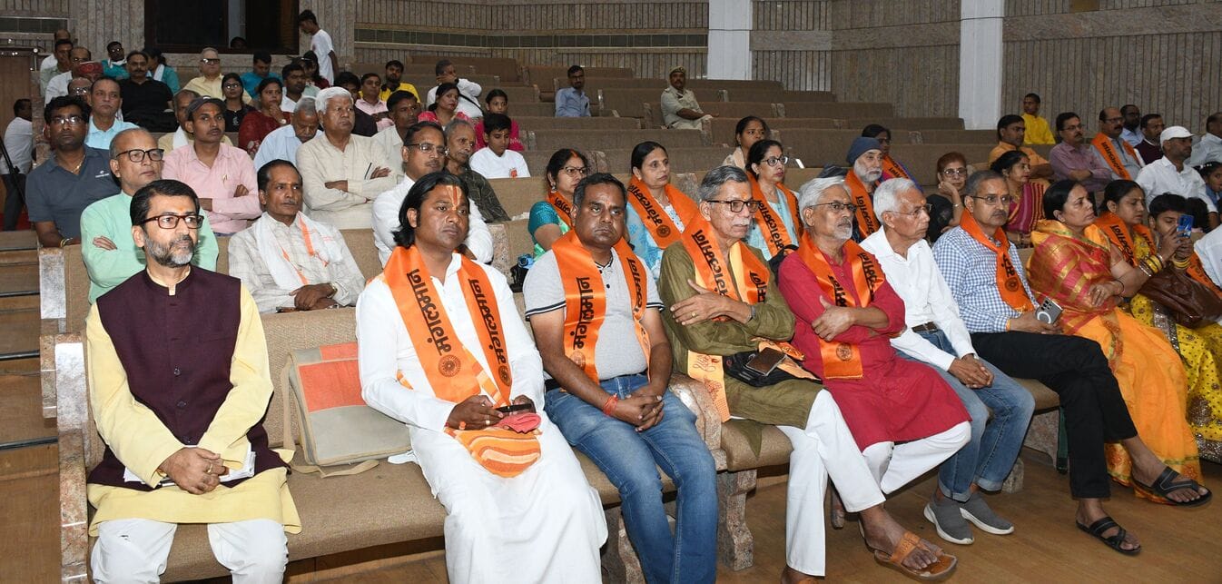 मंगलमान परिवार की ओर से शनिवार शाम स्थानीय भागीदारी भवन में बड़ा मंगल को स्वच्छ-हरित बनाने का स