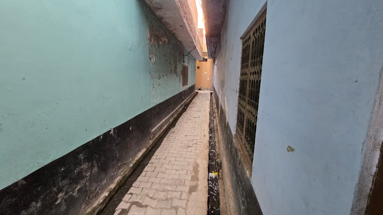 मुख्यालय पर खड़ी फायर बाइक। स्रोत विभाग