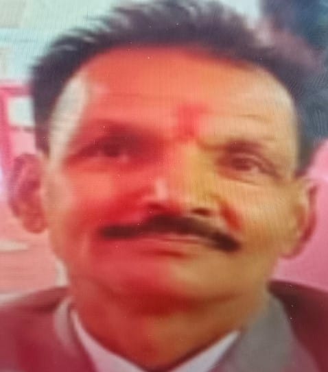 निगोही के मोहल्ला अब्दुल कलाम नगर में नेपाली की मौत पर जांच करती पुलिस। संवाद निगोही के मोहल्ला अब्दुल कलाम नगर में नेपाली की मौत पर जांच करती पुलिस। संवाद