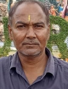 निगोही के मोहल्ला अब्दुल कलाम नगर में नेपाली की मौत पर जांच करती पुलिस। संवाद निगोही के मोहल्ला अब्दुल कलाम नगर में नेपाली की मौत पर जांच करती पुलिस। संवाद