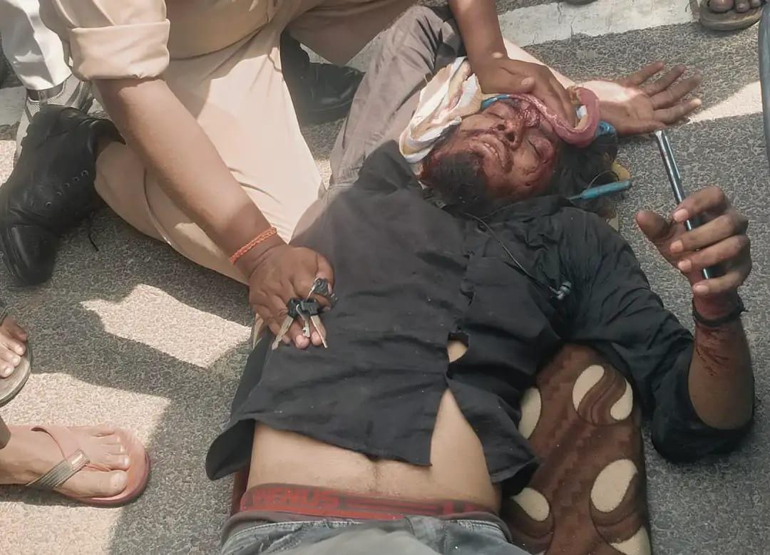 नेशनल हाईवे पर हादसे के बाद क्षतिग्रस्त वाहन। संवाद