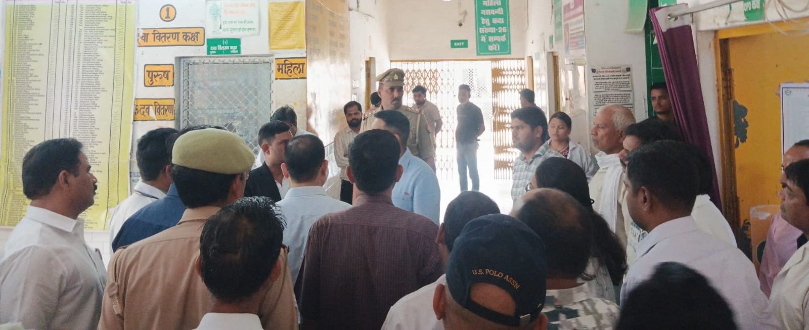 समाधान दिवस में डीएम के सामने बेहोश हुई महिला। अस्पताल में भर्ती। अन्य तहसीलों में भी हुई सुनवा