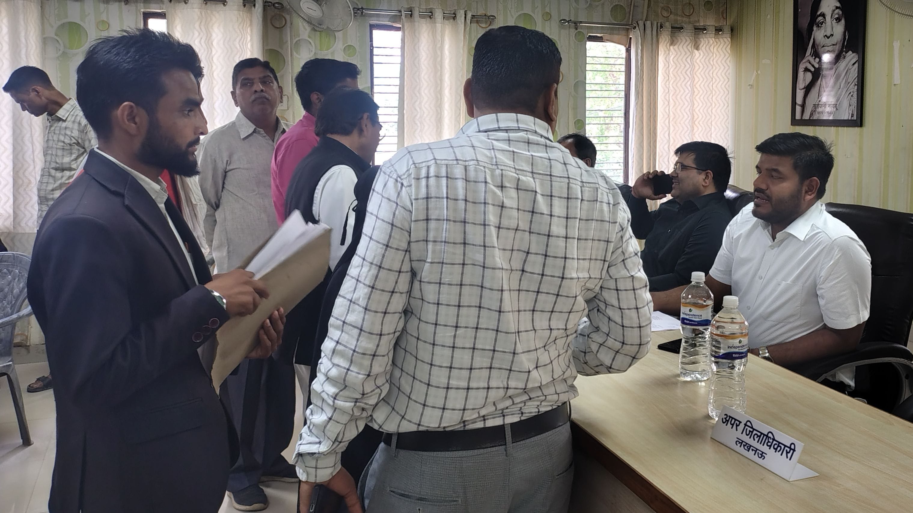 समाधान दिवस में डीएम के सामने बेहोश हुई महिला। अस्पताल में भर्ती। अन्य तहसीलों में भी हुई सुनवा