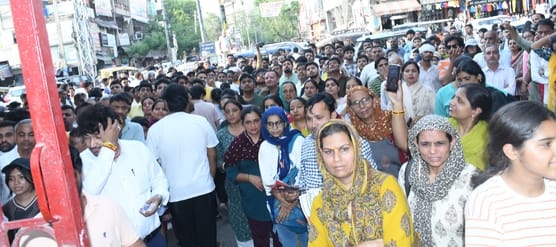 25-रोहतक के पंडित नेकीराम शर्मा राजकीय महाविद्यालय में नीट परीक्षा केंद्र पर परीक्षा देकर लौटते