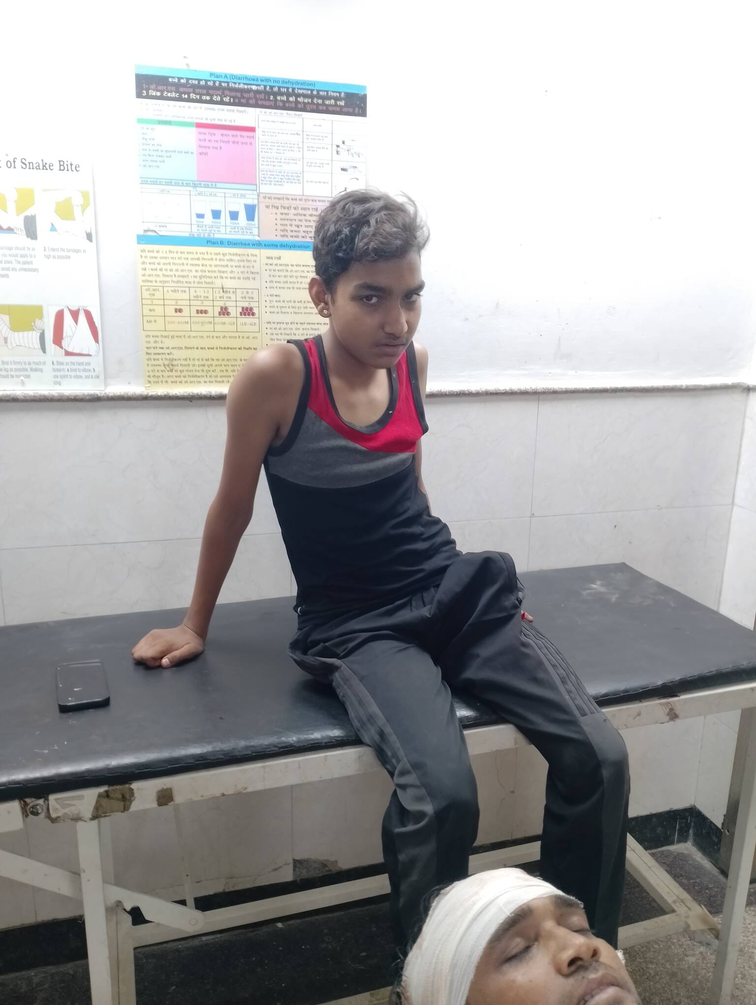 अस्पताल में उपचाराधीन अभिषेक। संवाद अस्पताल में उपचाराधीन अभिषेक। संवाद