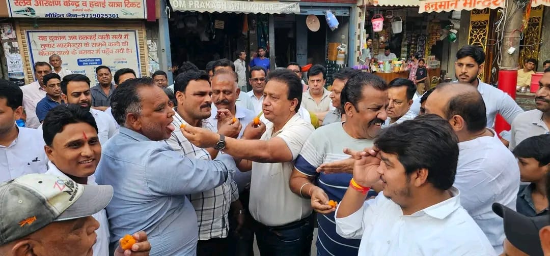 बुलंदशहर भाजपा कार्यालय पर जीत का जश्न मनाते पार्टी कार्यकर्ता। पार्टी बुलंदशहर भाजपा कार्यालय पर जीत का जश्न मनाते पार्टी कार्यकर्ता। पार्टी