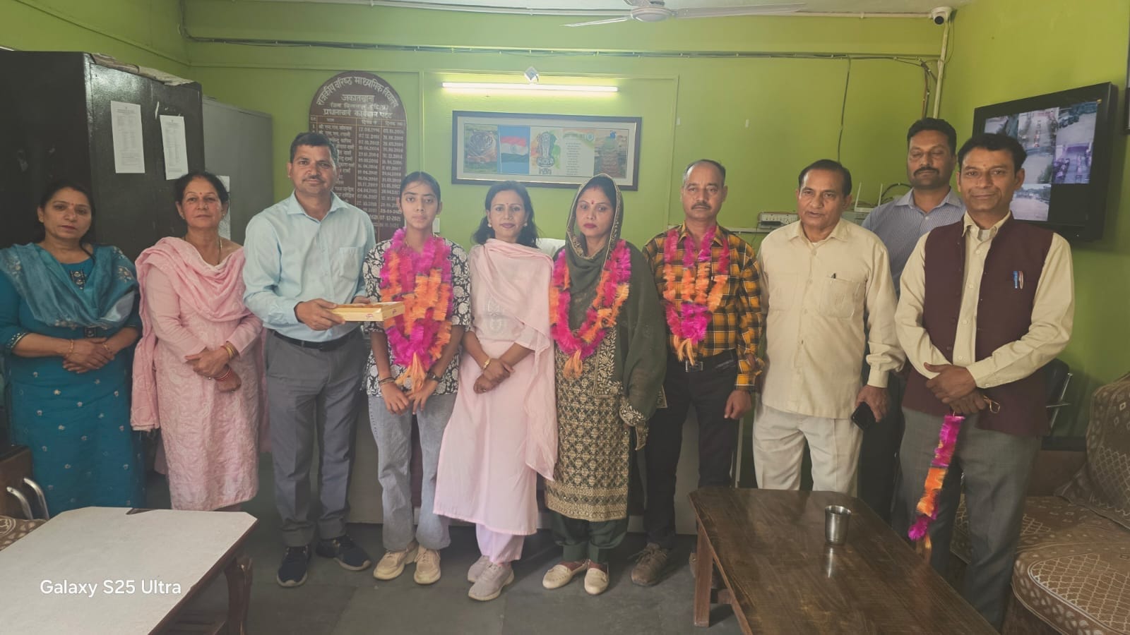 बोर्ड की मेरिट सूची में कला संकाय में दसवां स्थान हासिल करने वाली राजकीय वरिष्ठ माध्यमिक पाठशाल