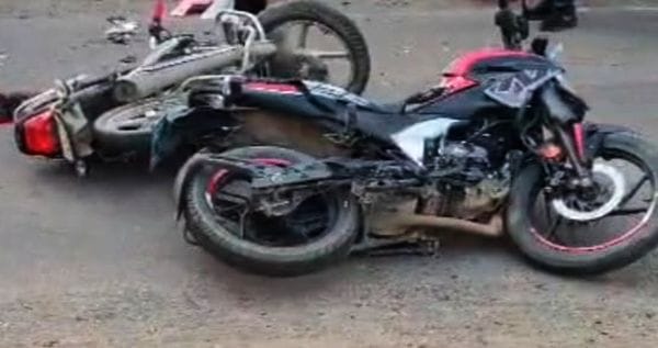 फोटो 04 एमएएचपी 15 परिचय-जिला अस्पताल में भर्ती दुर्घटना में घायल बाबू बाल्मीकि। संवाद फोटो 04 एमएएचपी 15 परिचय-जिला अस्पताल में भर्ती दुर्घटना में घायल बाबू बाल्मीकि। संवाद