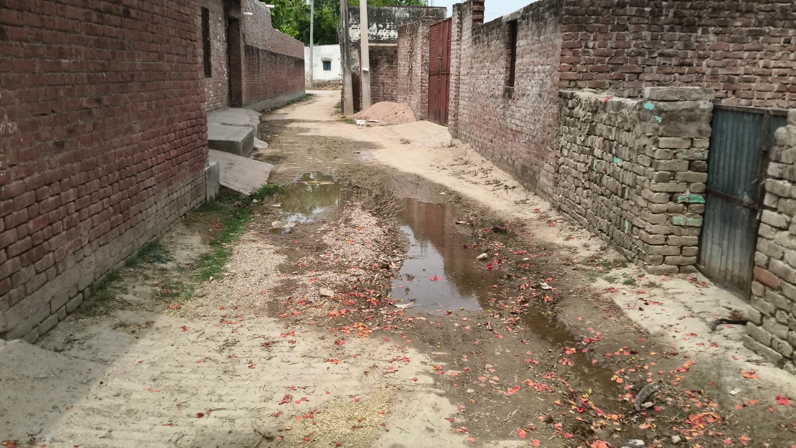 फोटो-31-गांव चंदपुरा में बनी पानी की टंकी। संवाद