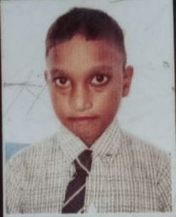 फोटो 39 - थाना ढोलना क्षेत्र में रहमतपुर माफी-सेवर के बीच ट्रैक्टर ट्रॉली से कुचलकर बालक की मौत फोटो 39 - थाना ढोलना क्षेत्र में रहमतपुर माफी-सेवर के बीच ट्रैक्टर ट्रॉली से कुचलकर बालक की मौत