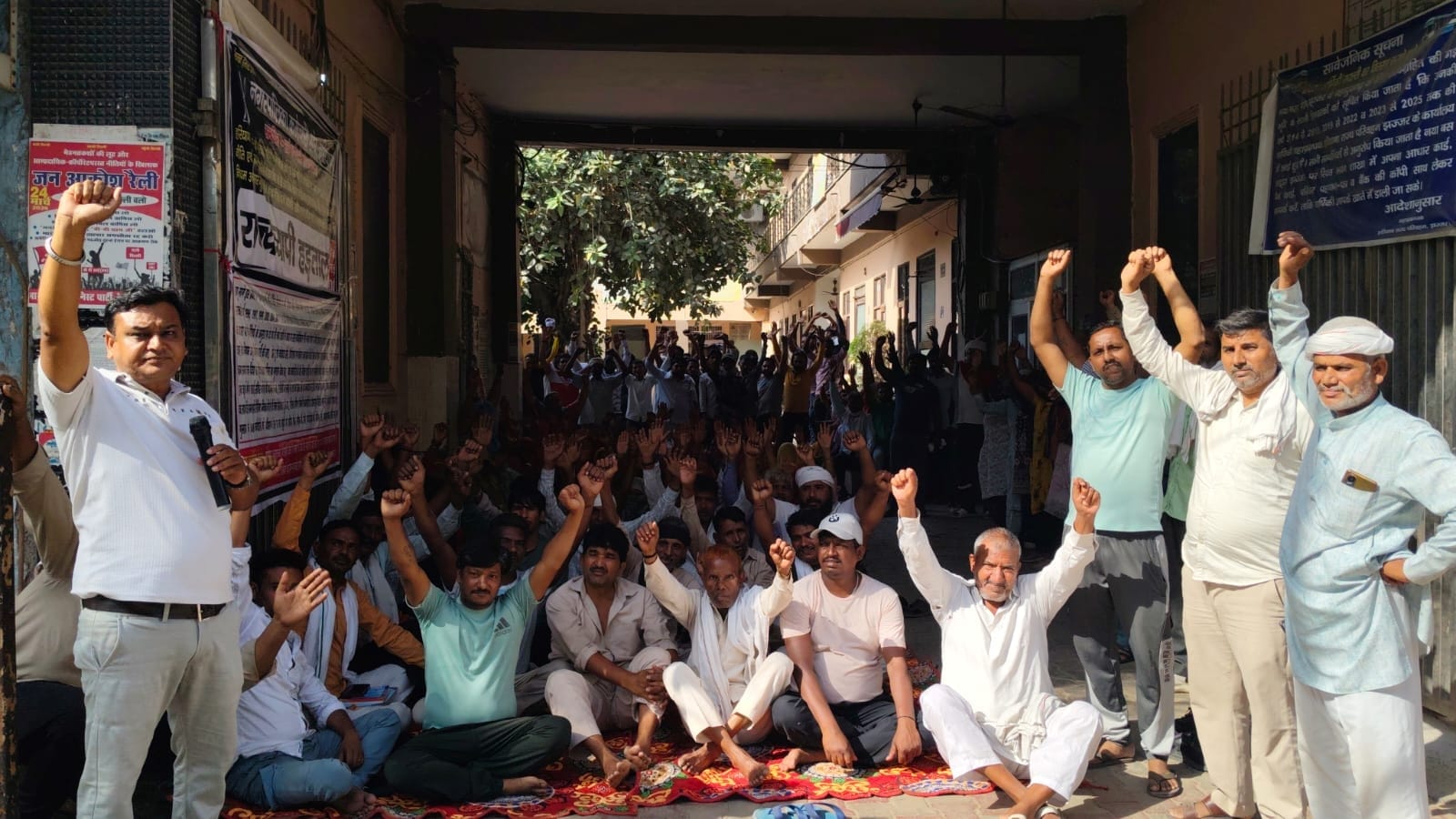 फोटो-59: बहादुरगढ़ के नागरिक अस्पताल के पास दिल्ली रोड पर सड़क किनारे पड़ा कूड़ा। संवाद
