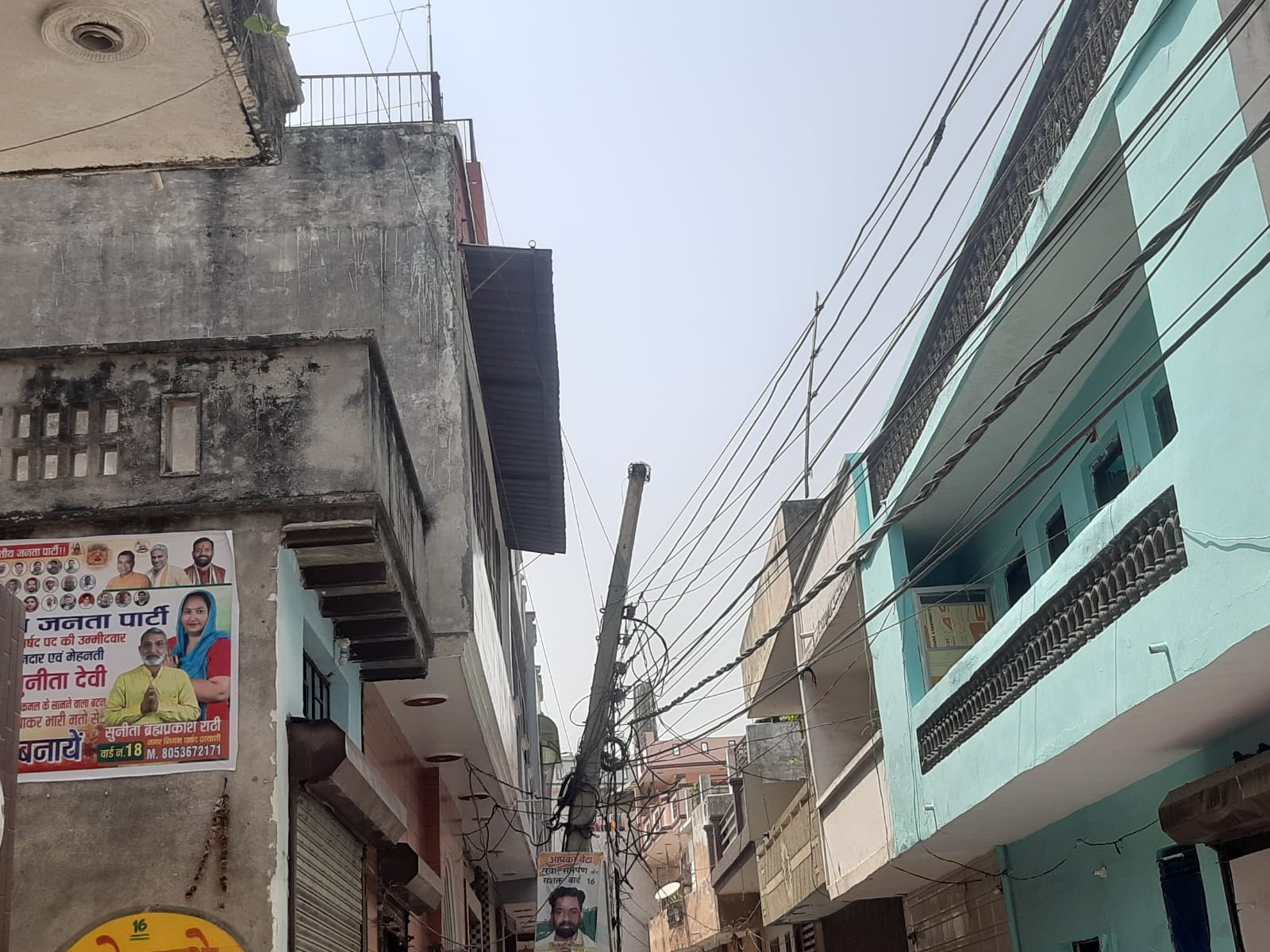 फोटो : सोनीपत के वेस्ट रामनगर की एक गली में सीवर ओवरफ्लो होने से बेहतर दूषित पानी। संवाद