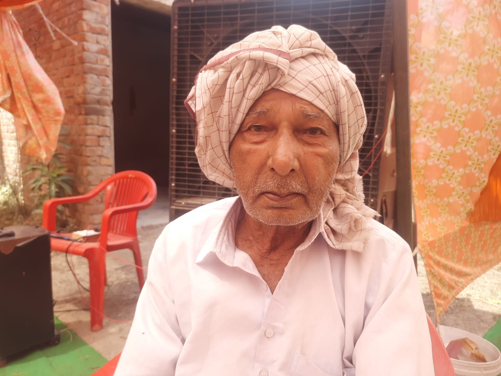 फोटो : सोनीपत के वेस्ट रामनगर की एक गली में सीवर ओवरफ्लो होने से बेहतर दूषित पानी। संवाद