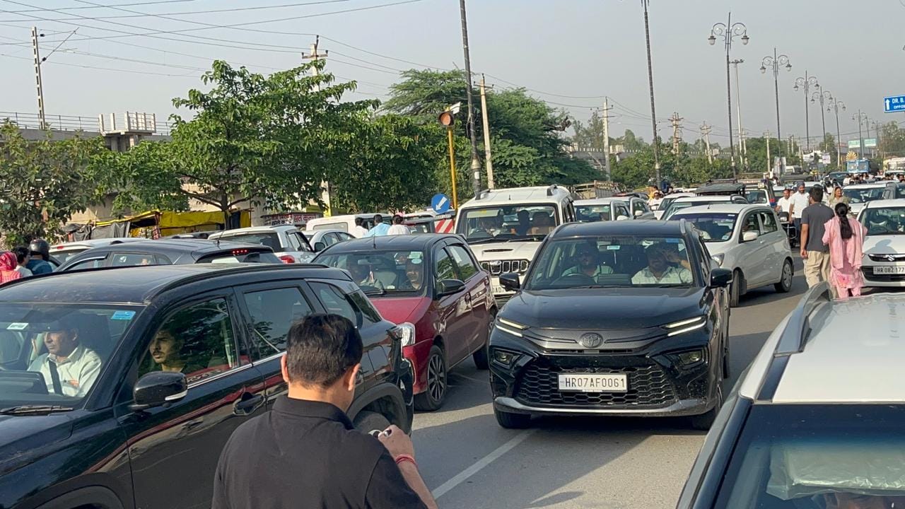 कुरुक्षेत्र। केयू के सामने लगा जाम। संवाद