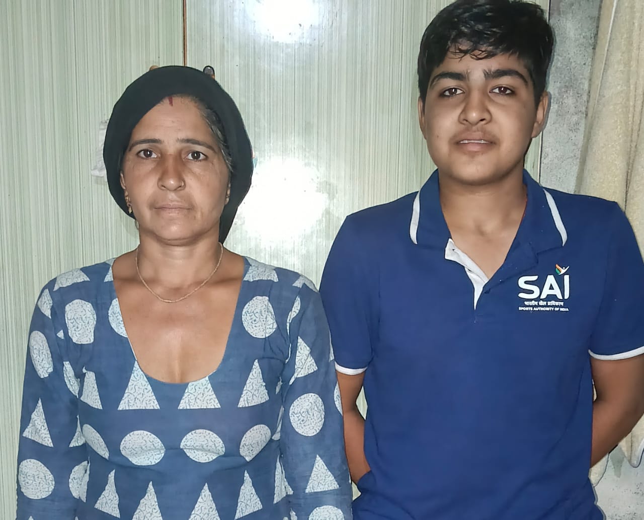 मां के साथ बॉक्सर रजनी। स्वयं