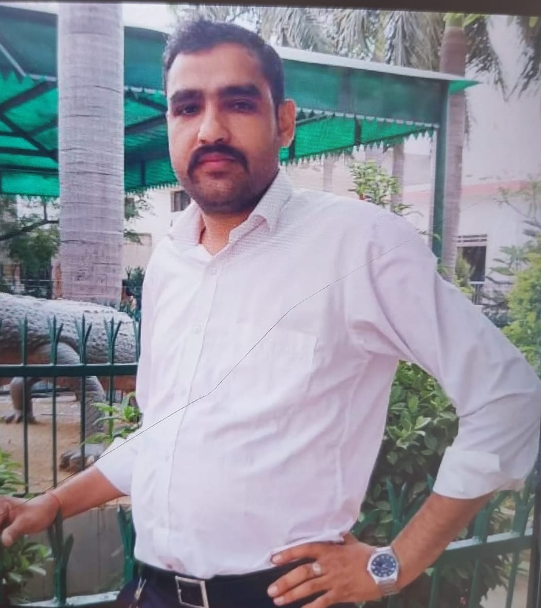 मृतक विवेक की फाइल फोटो