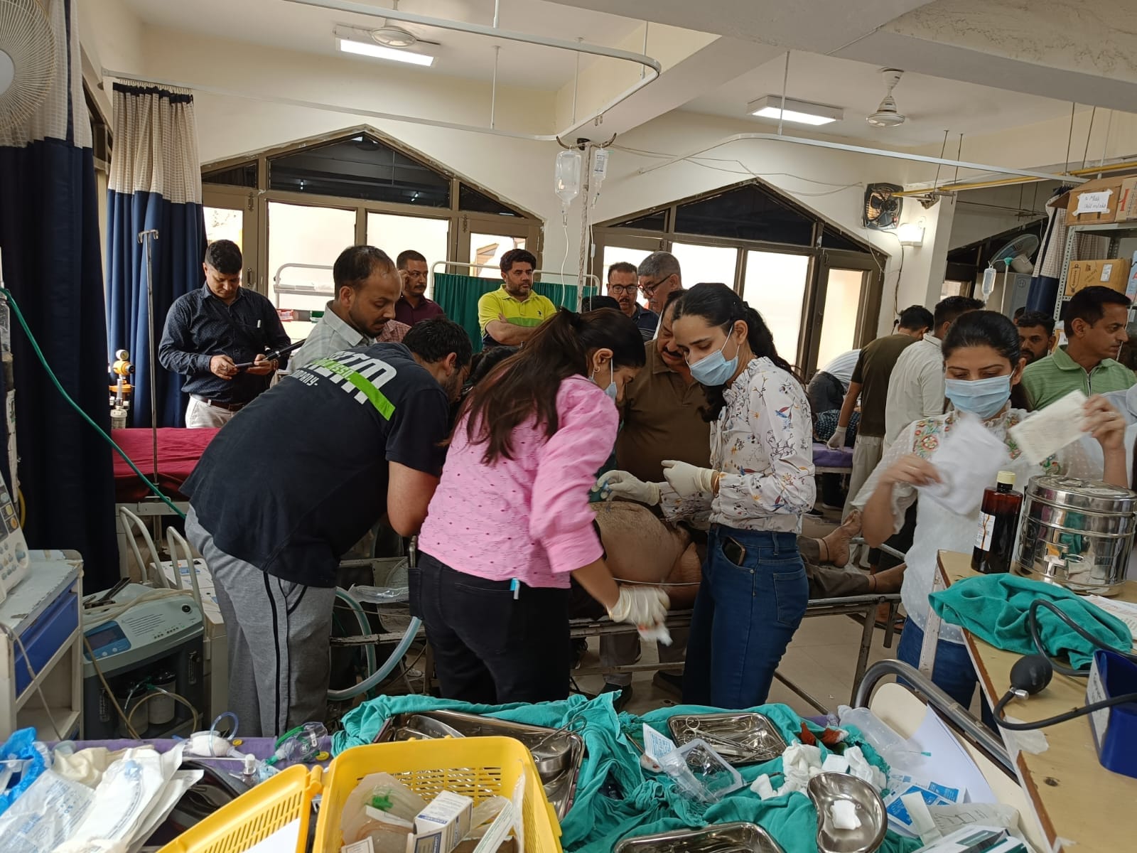 नूरपुर के समीप न्याजपुर में बस हादसे के घायल बच्ची। जागरूक पाठक नूरपुर के समीप न्याजपुर में बस हादसे के घायल बच्ची। जागरूक पाठक