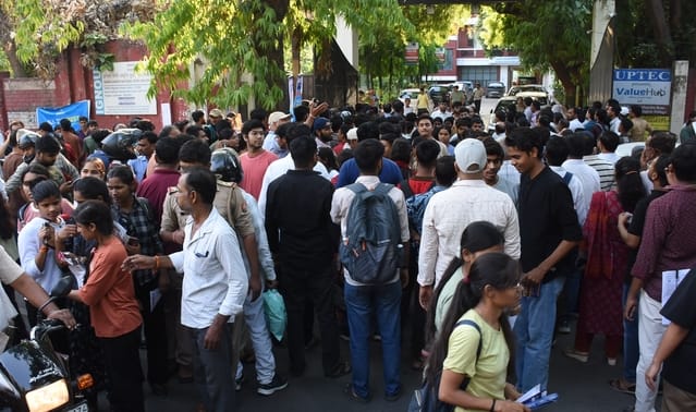 राष्ट्रीय परीक्षा एजेंसी ने रविवार को राजधानी के 76 केंद्रों पर राष्ट्रीय पात्रता सह प्रवेश परी