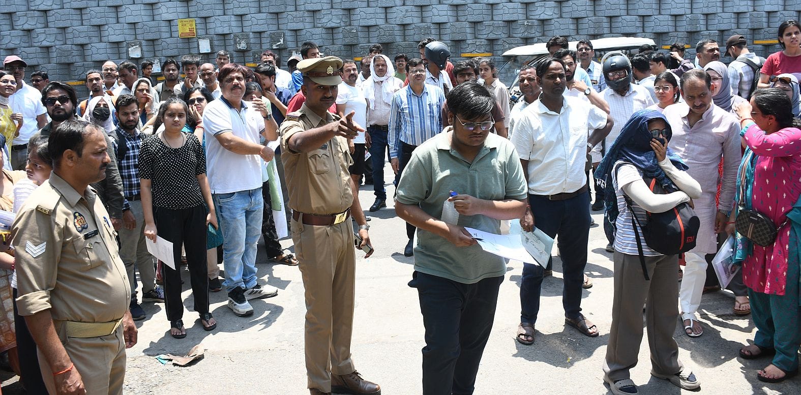 राष्ट्रीय परीक्षा एजेंसी ने रविवार को राजधानी के 76 केंद्रों पर राष्ट्रीय पात्रता सह प्रवेश परी