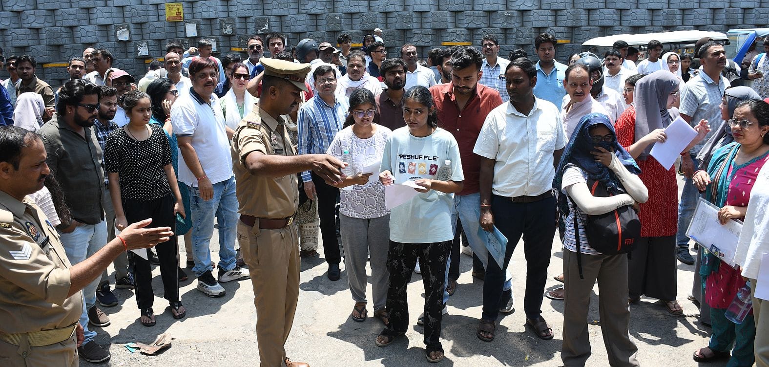 राष्ट्रीय परीक्षा एजेंसी ने रविवार को राजधानी के 76 केंद्रों पर राष्ट्रीय पात्रता सह प्रवेश परी