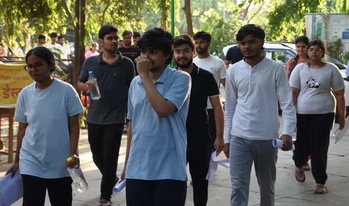 राष्ट्रीय परीक्षा एजेंसी ने रविवार को राजधानी के 76 केंद्रों पर राष्ट्रीय पात्रता सह प्रवेश परी