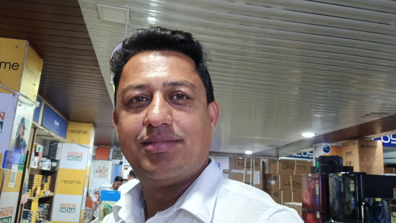 संजीव कुमार ग्राहक हमीरपुर।