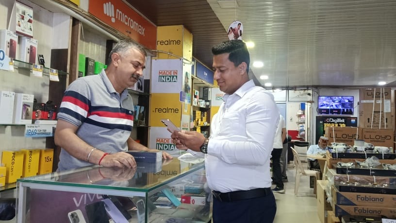 संजीव कुमार ग्राहक हमीरपुर।