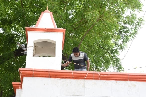 शहर के प्रमुख हनुमान मंदिरों में रंगरोगन के साथ रंगबिरंगी झालरों से सजावट की जा रही है। 