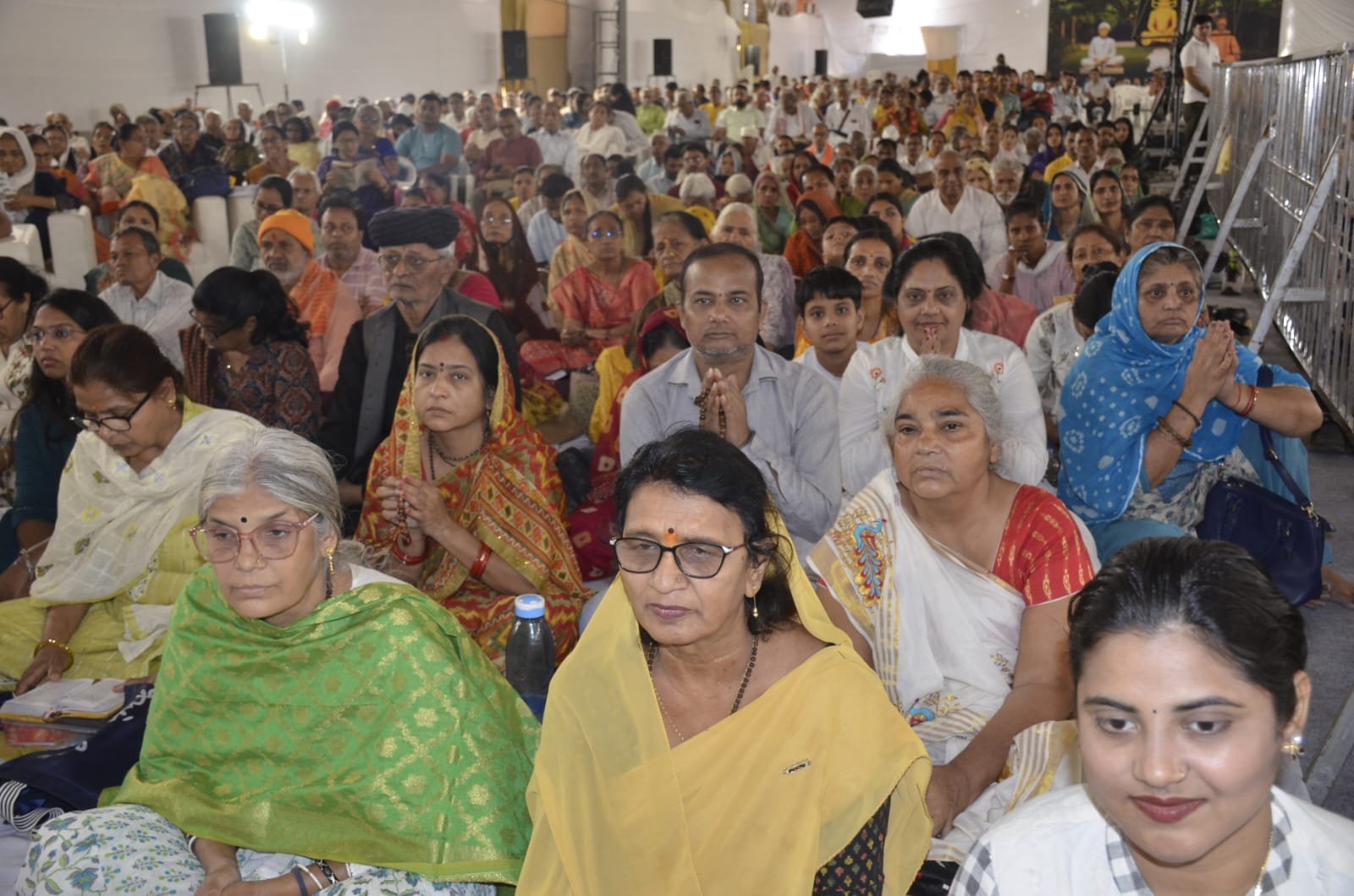 श्री शुकदेव आश्रय में आयोजित राम कथा में उमड़े श्रद्धालु। संवाद