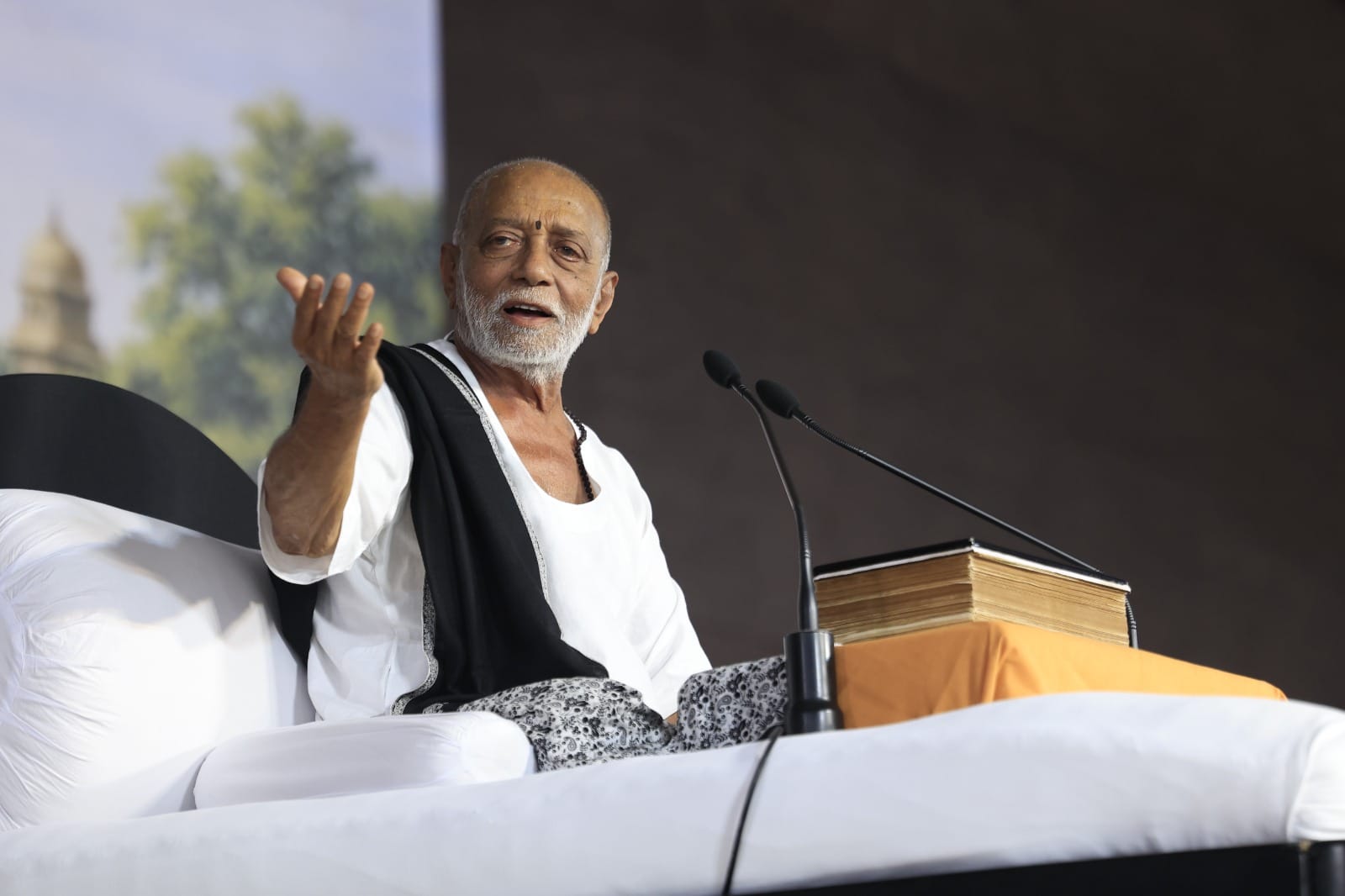 श्री शुकदेव आश्रय में आयोजित राम कथा में उमड़े श्रद्धालु। संवाद