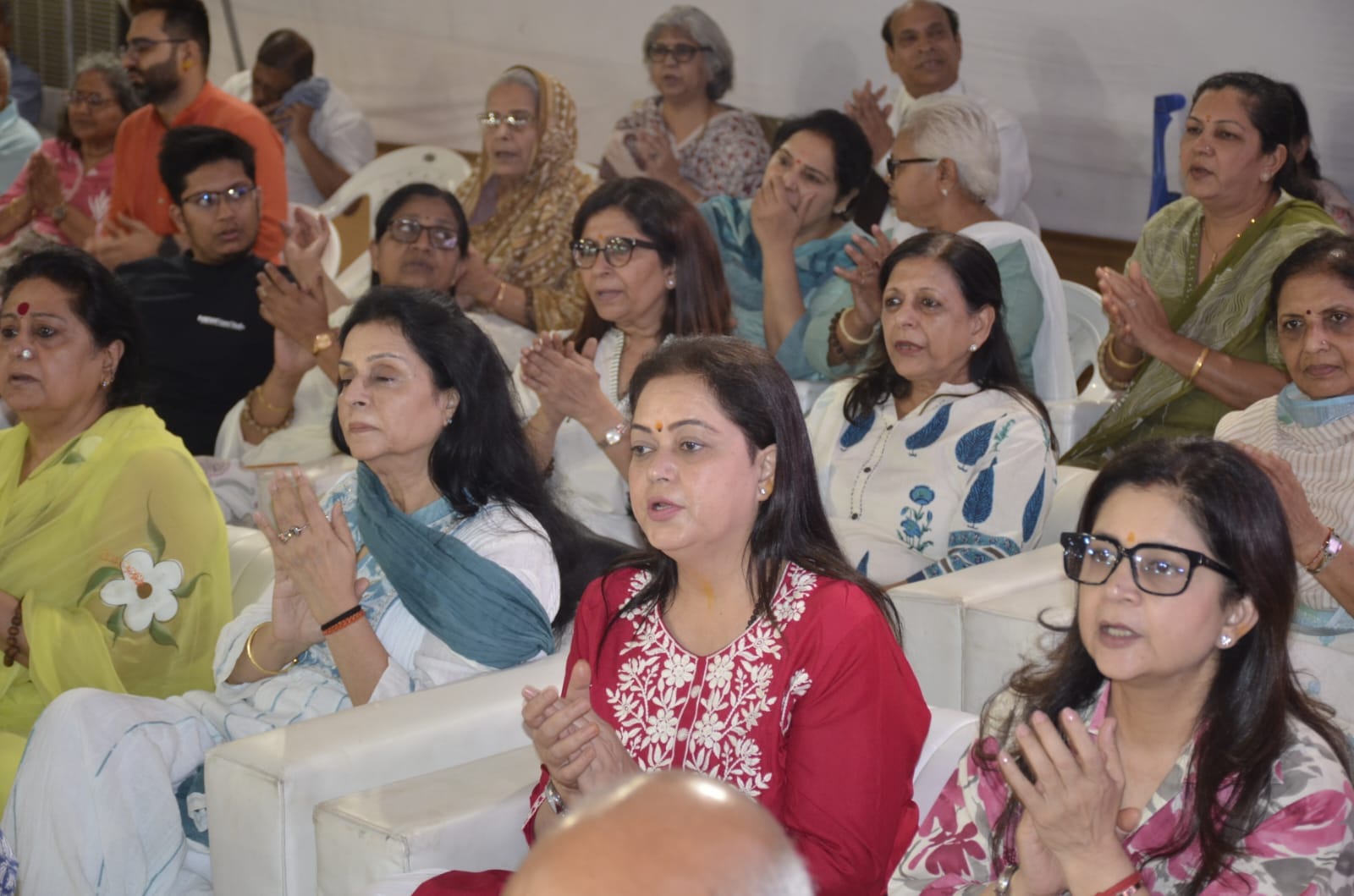 श्री शुकदेव आश्रय में आयोजित राम कथा में उमड़े श्रद्धालु। संवाद