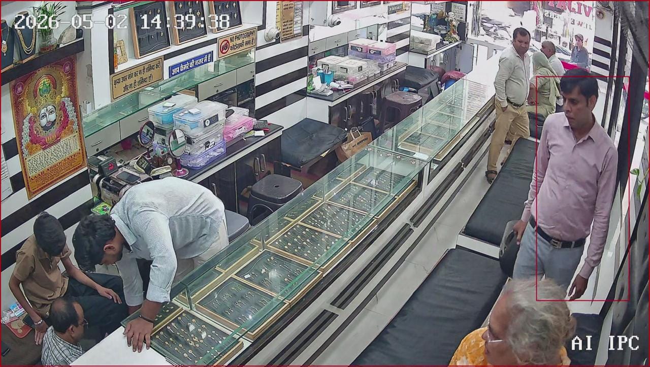दुकान में पहुंचा ठगी करने का आरोप। सोशल मीडिया दुकान में पहुंचा ठगी करने का आरोप। सोशल मीडिया
