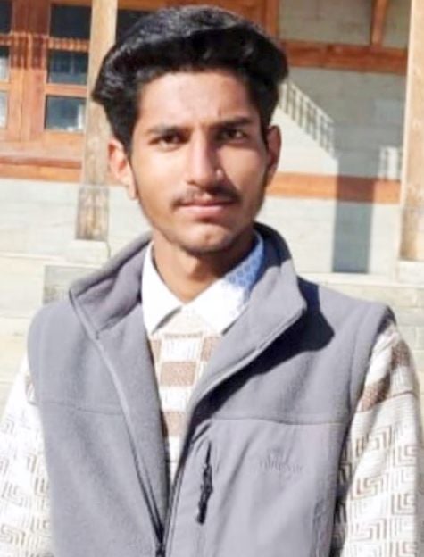 ठियोग के क्यार स्कूल में प्रथम रहने वाली स्नेहा। संवाद ठियोग के क्यार स्कूल में प्रथम रहने वाली स्नेहा। संवाद