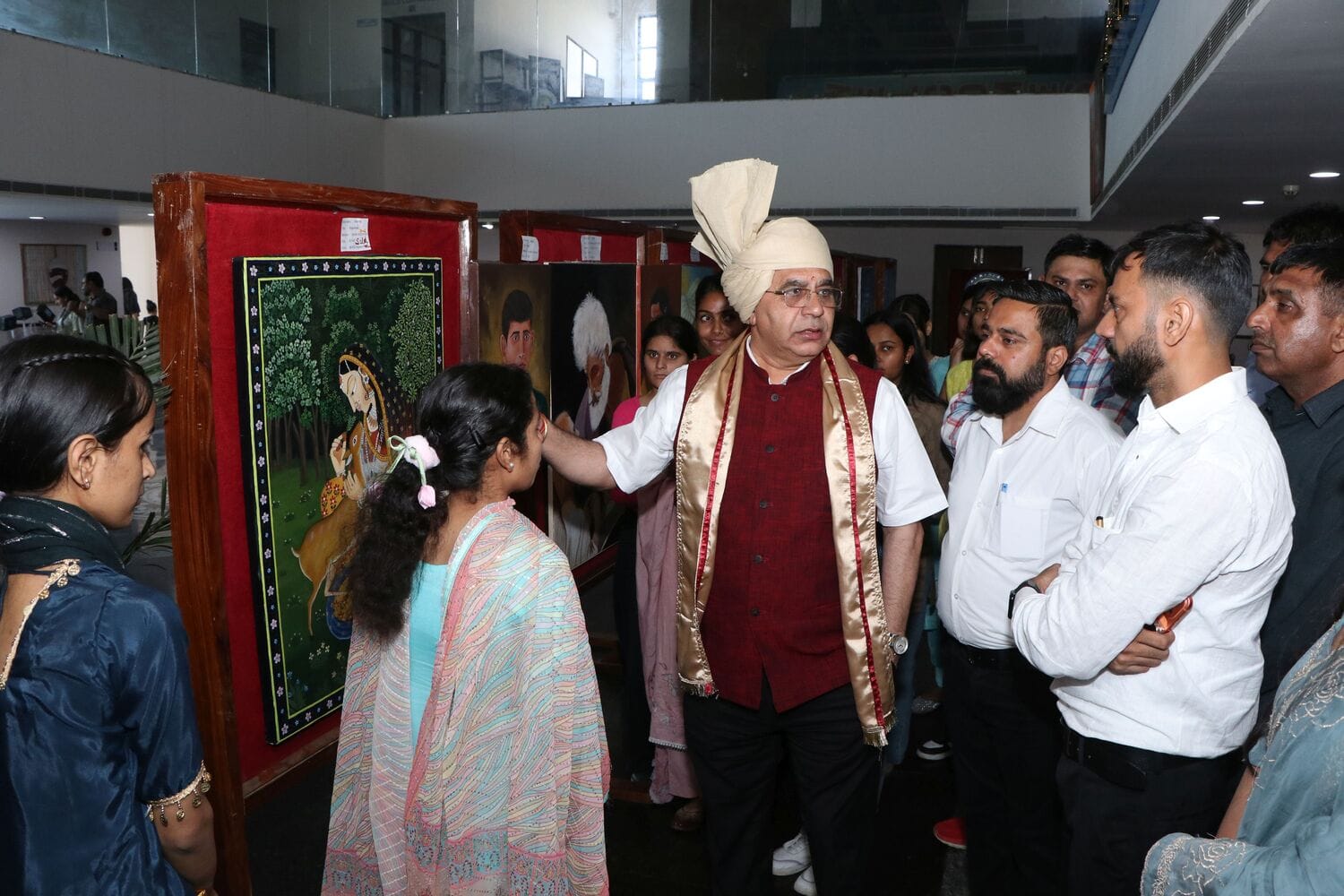04जेएनडी25: विद्यार्थियों द्वारा बनाई गई पेंटिग। संवाद 04जेएनडी25: विद्यार्थियों द्वारा बनाई गई पेंटिग। संवाद