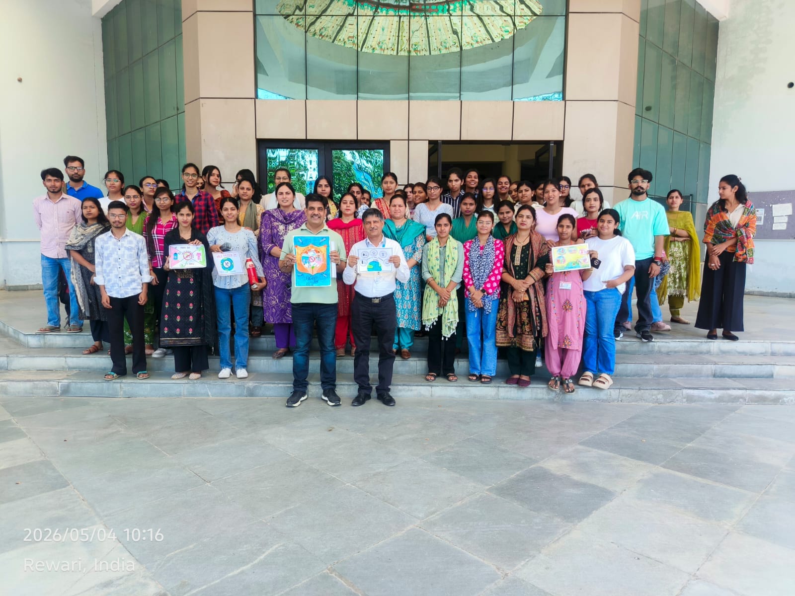 आईजीयू में एकत्रित विद्यार्थी। स्रोत : विवि आईजीयू में एकत्रित विद्यार्थी। स्रोत : विवि