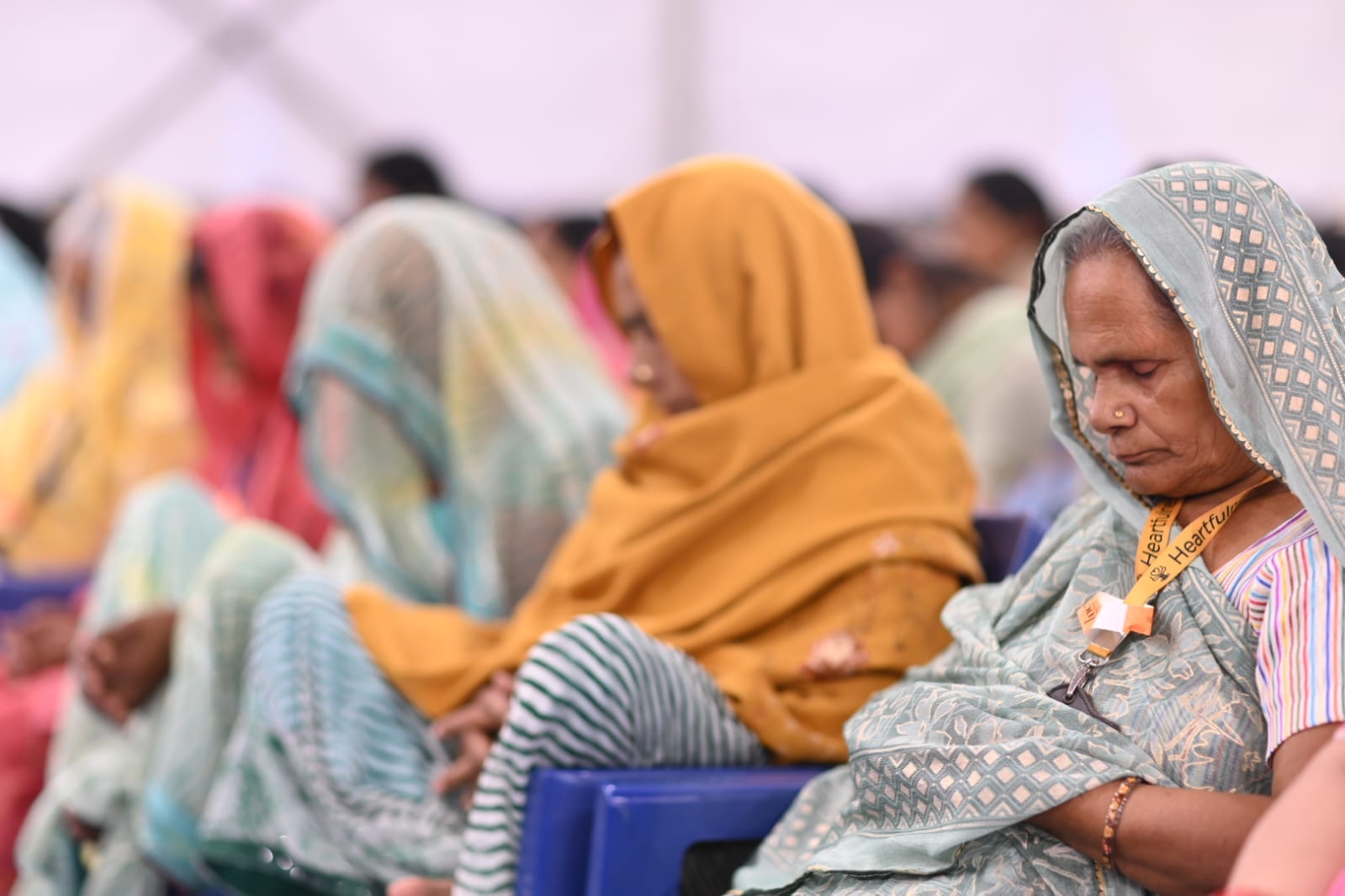 आरसी मिशन आश्रम में ध्यान साधना कराते अध्यक्ष कमलेश डी. पटेल। स्रोत : आयोजक