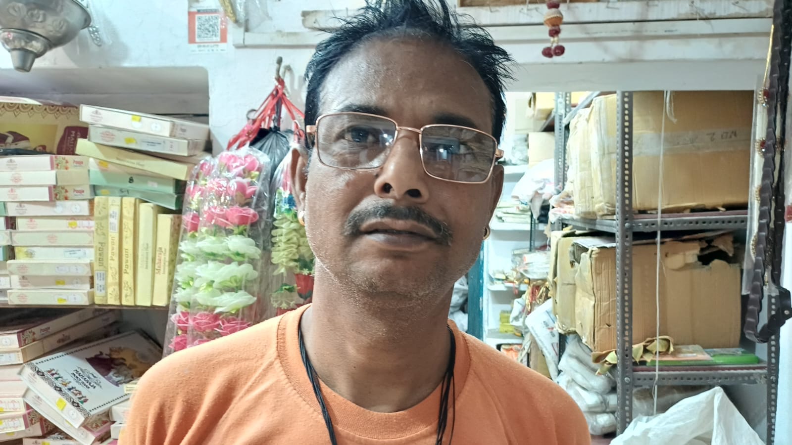 फोटो-16-मदार दरवाजा की टूटी पुलिया। संवाद
