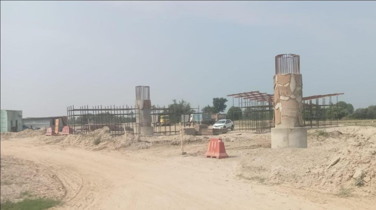 फोटो-8-लखनऊ-कानपुर हाईवे से एक्सप्रेसवे पहुंचने के लिए बना सर्विस रोड। संवाद