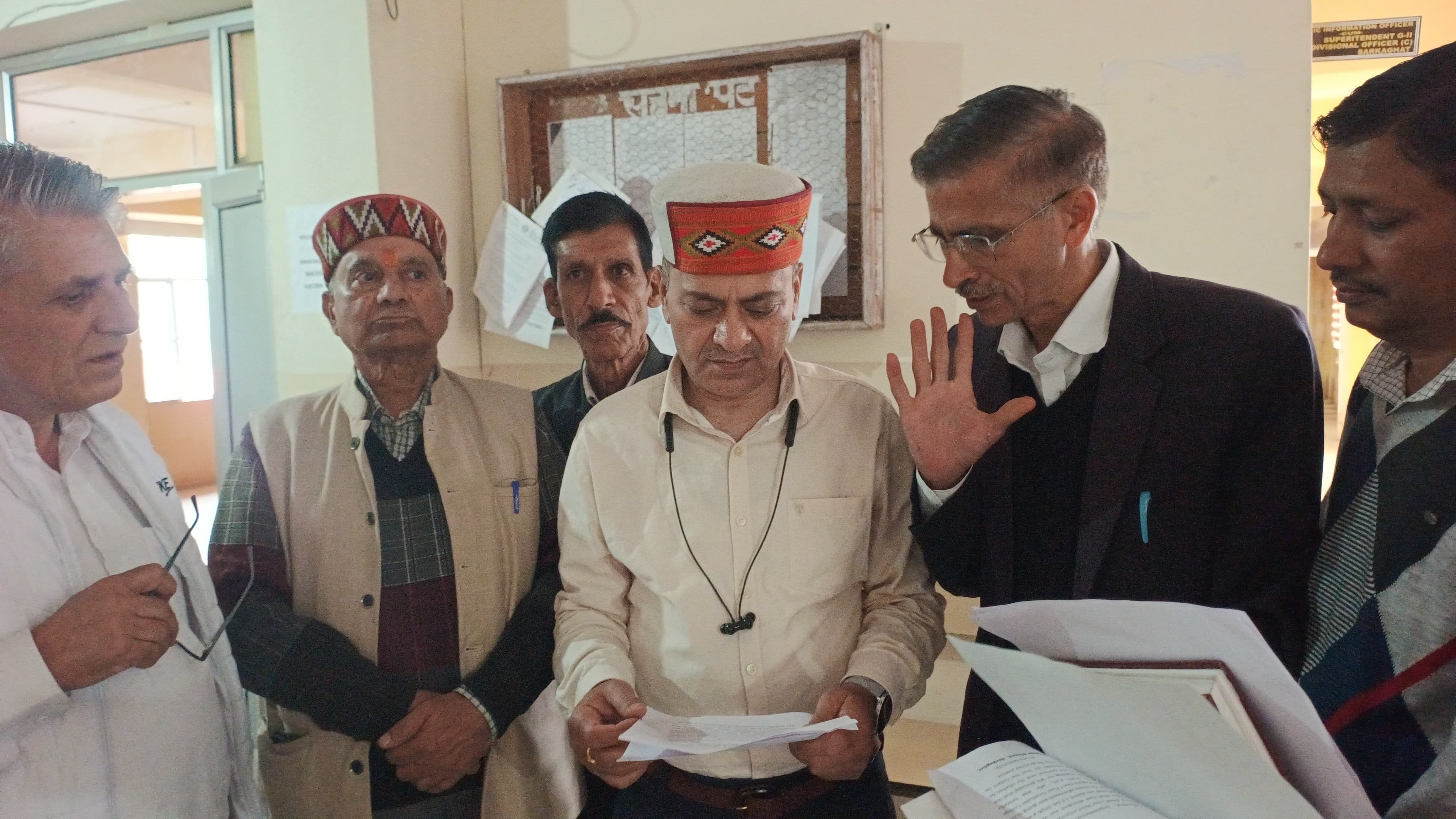गोपालपुर क्षेत्र के नैण गांव में सिया गुलेरिया की निर्मम हत्या के मामले में न्याय की मांग को ले गोपालपुर क्षेत्र के नैण गांव में सिया गुलेरिया की निर्मम हत्या के मामले में न्याय की मांग को ले