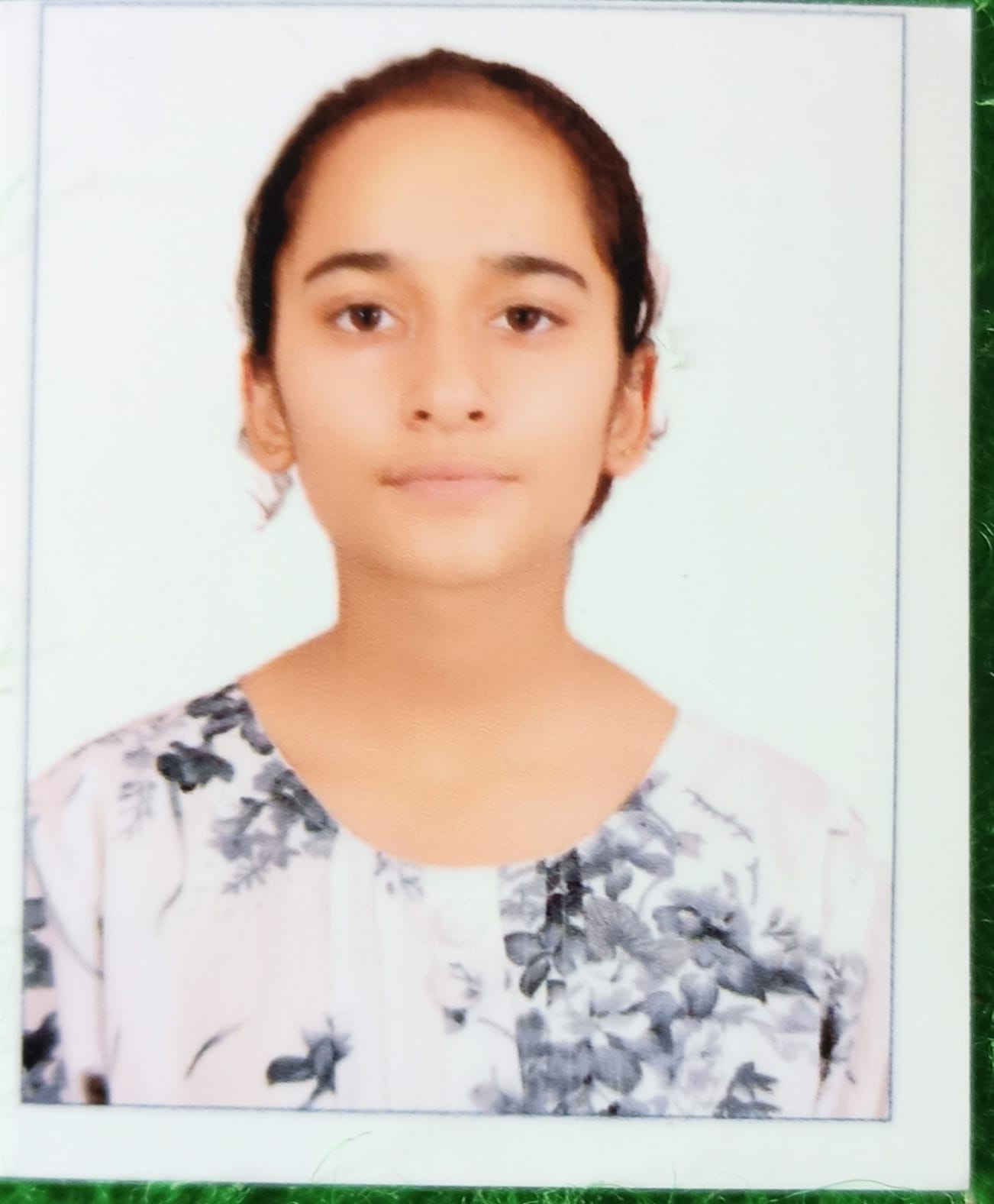 कॉमर्स में हिमाचल में छठा स्थान प्राप्त करने वाली आर्यन पब्लिक स्कूल  झिड़ीवाला की दिव्या को मिठ